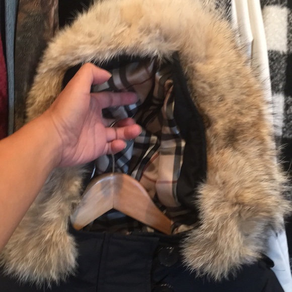 Burberry coat and scarf with fur along the hood. - Picture 4 of 6